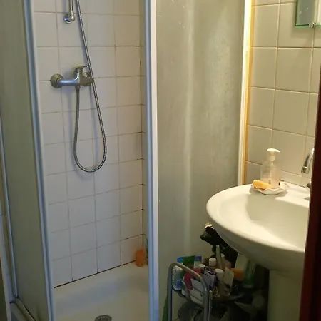 Courtyard Apartment, Close To Tram And Center شقة